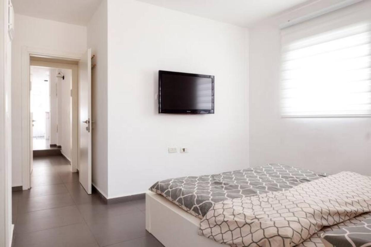 Oַ&O Group-Amazing Apt Bat-Yam 3 Min Walk To Beach Бат-Ям Экстерьер фото